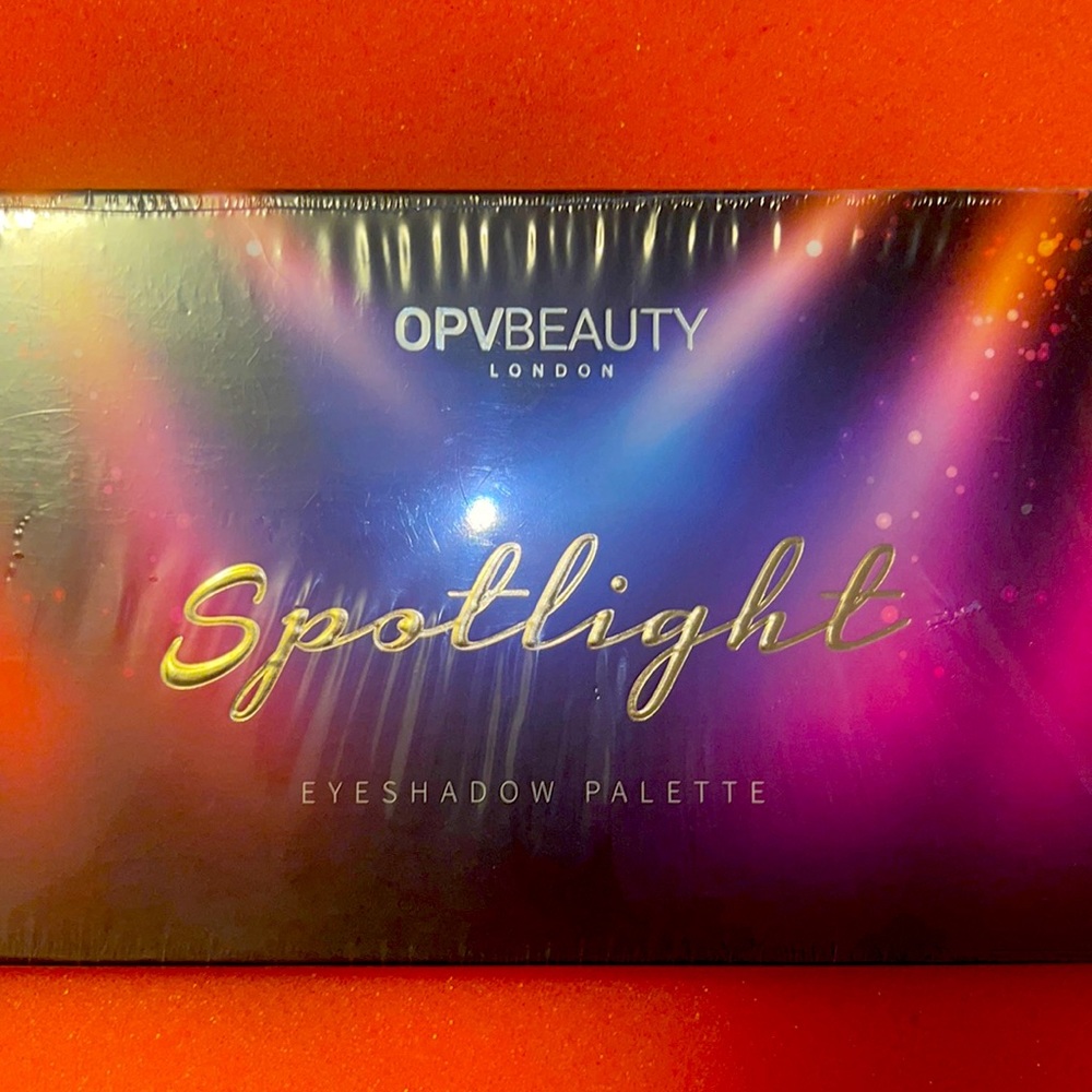 OPVBEAUTY Spotlight eyeshadow Palette